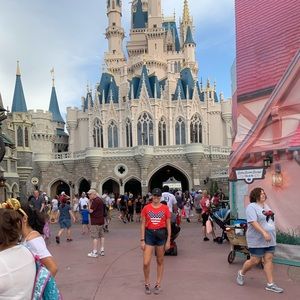 Meet your Posher, Becky